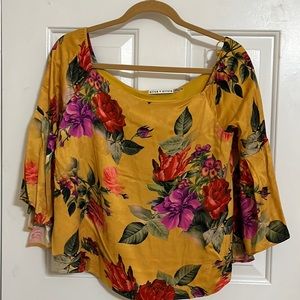 Off the shoulder, bell sleeve floral top. Alice + Olivia. Sz medium.